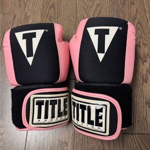 Women’s boxing gloves size small